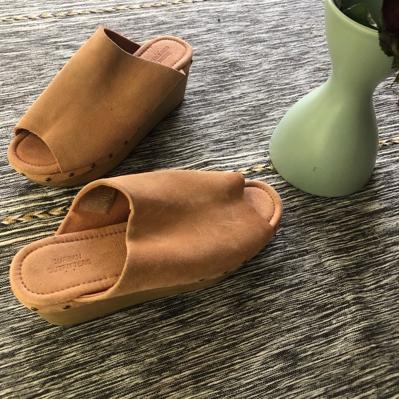 urban outfitters clogs